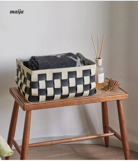 Checkerboard Woven Basket from momo's talk