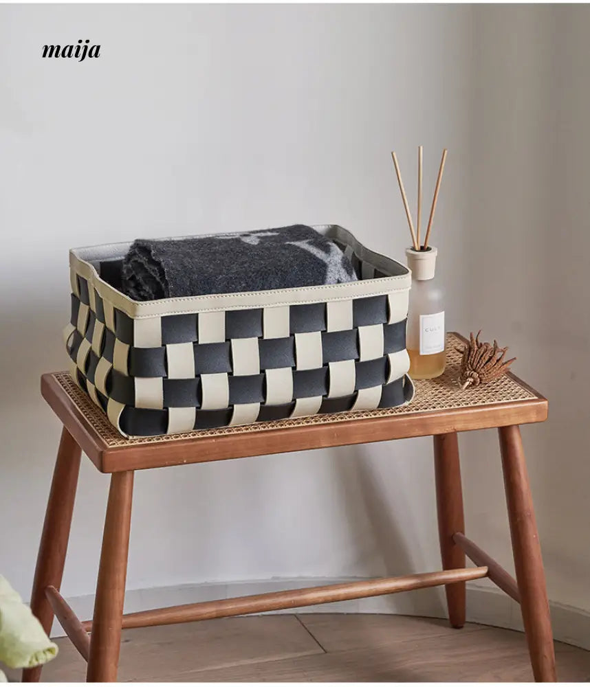 Checkerboard Woven Basket from momo's talk