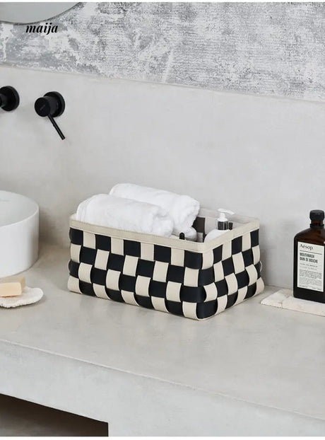 Checkerboard Woven Basket from momo's talk