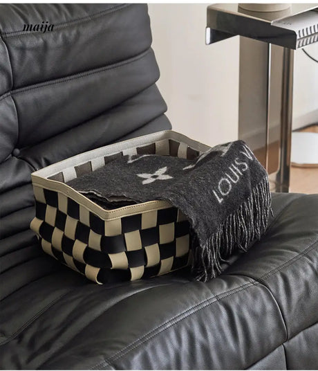Checkerboard Woven Basket from momo's talk