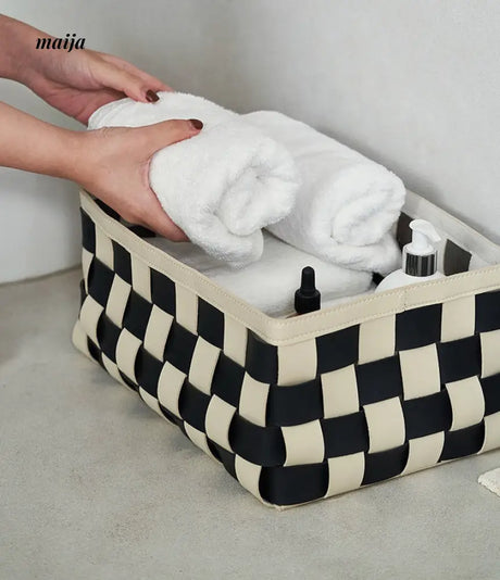 Checkerboard Woven Basket from momo's talk