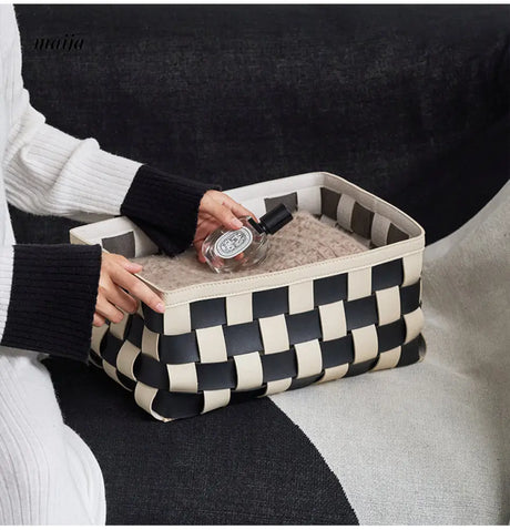 Checkerboard Woven Basket from momo's talk