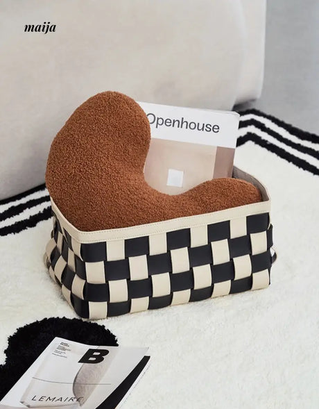 Checkerboard Woven Basket from momo's talk