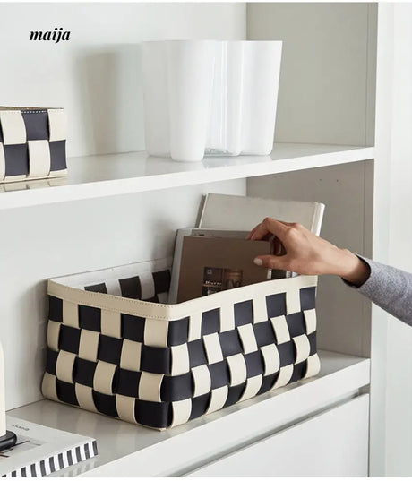 Checkerboard Woven Basket from momo's talk