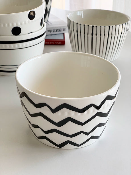 YASUKI Amara Elegant Black-White Ceramic Salad Bowl from YASUKI
