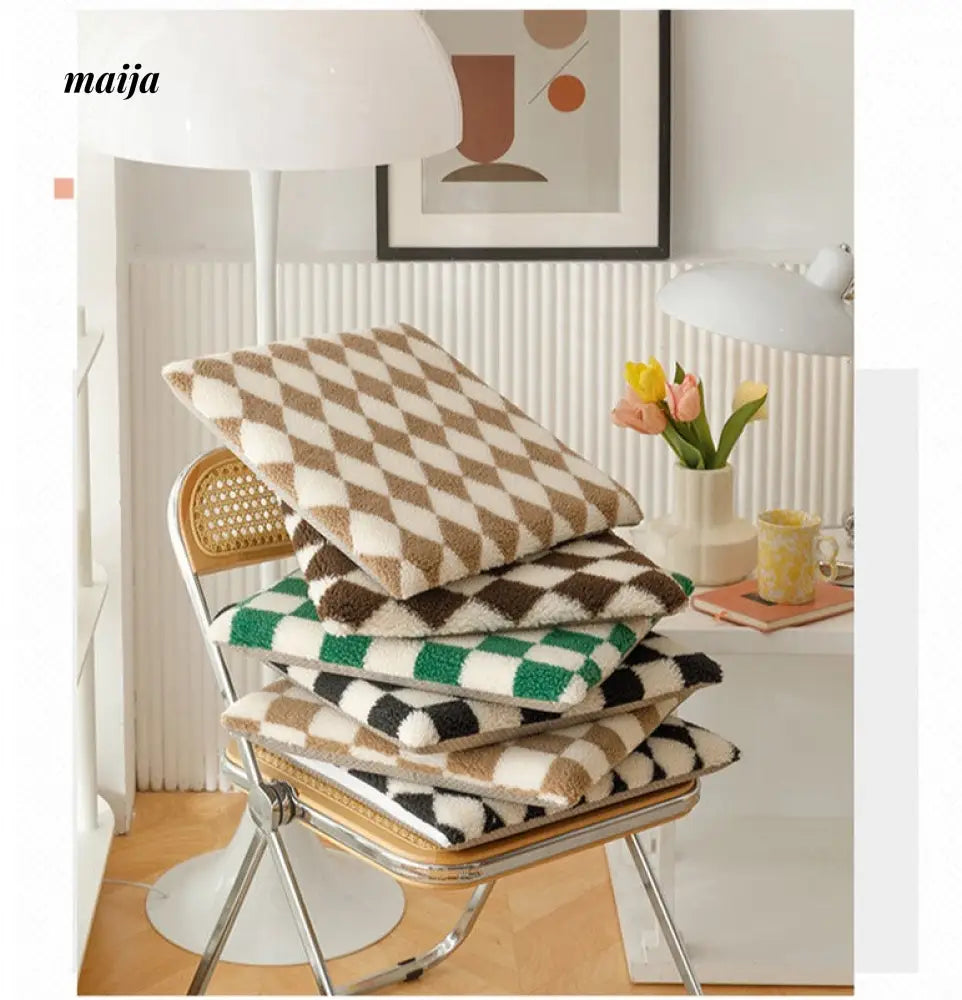 Checkerboard Chair Cushion from momo's talk