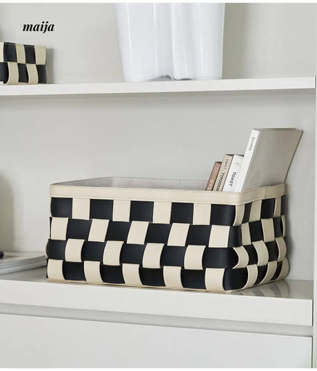 Checkerboard Woven Basket from momo's talk