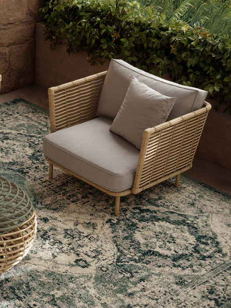 DIME GARDEN Isolde Chic Outdoor Coffee Table Set from DIME GARDEN