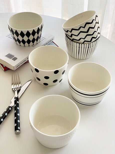 YASUKI Amara Elegant Black-White Ceramic Salad Bowl from YASUKI