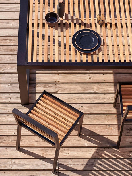 DIME GARDEN Hokkai Elegant Teak Couryard Lounge Chair from DIME GARDEN