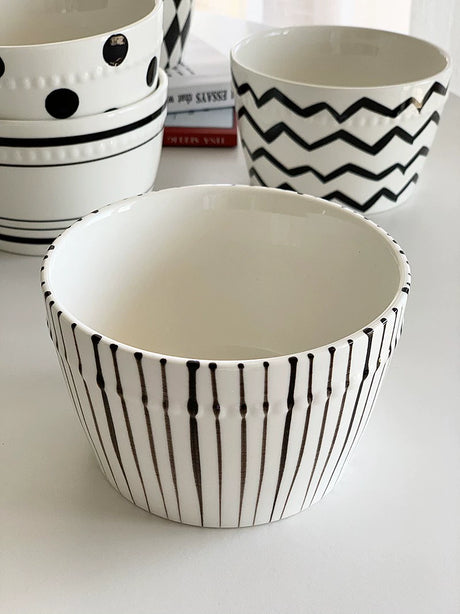 YASUKI Amara Elegant Black-White Ceramic Salad Bowl from YASUKI