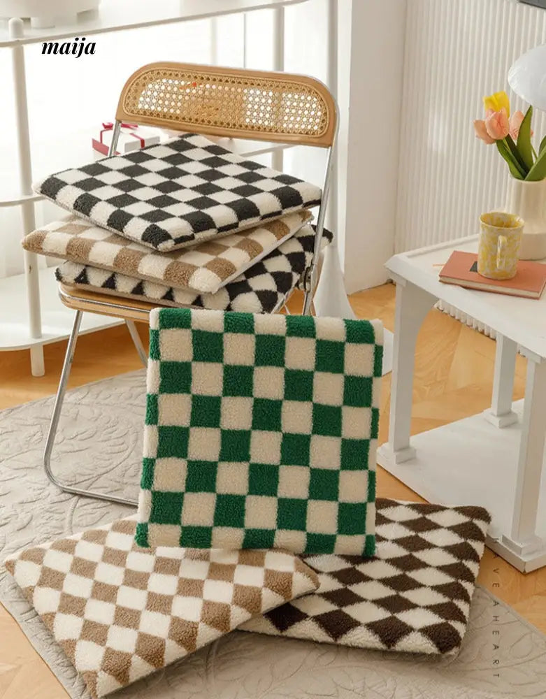 Checkerboard Chair Cushion from momo's talk