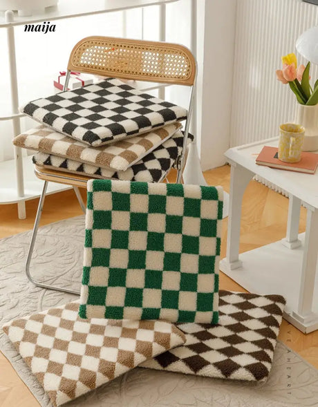 Checkerboard Chair Cushion from momo's talk