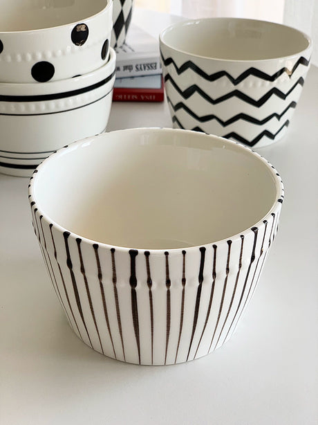 YASUKI Amara Elegant Black-White Ceramic Salad Bowl from YASUKI