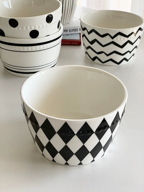 YASUKI Amara Elegant Black-White Ceramic Salad Bowl from YASUKI
