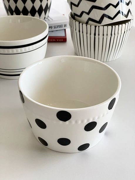 YASUKI Amara Elegant Black-White Ceramic Salad Bowl from YASUKI