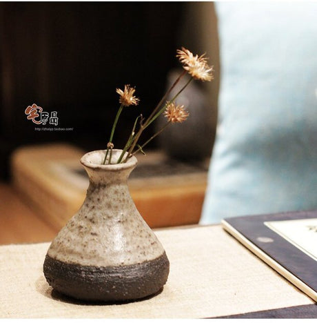 PAULOWNIA Haruki Elegant Handmade Pottery Vase from PAULOWNIA