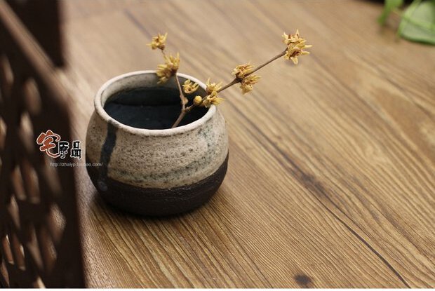 PAULOWNIA Haruki Elegant Handmade Pottery Vase from PAULOWNIA