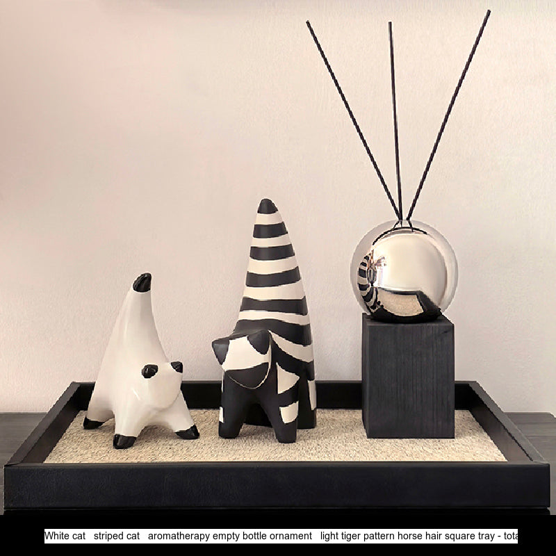 LIVETAI Takara Elegant Handcrafted Ceramic Vase from LIVETAI