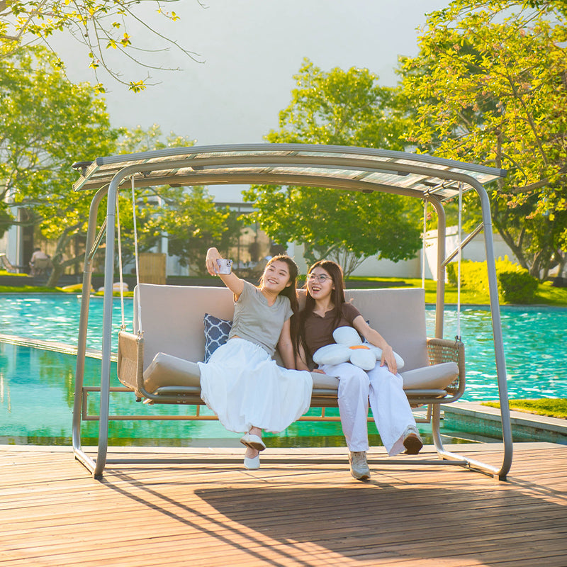 ZIYE Takamatsu Stylish Double Swing Set from ZIYE