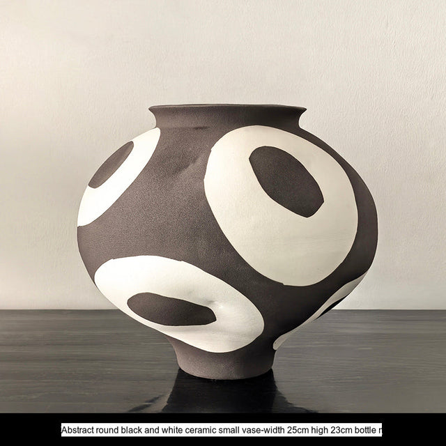 LIVETAI Takara Elegant Handcrafted Ceramic Vase from LIVETAI