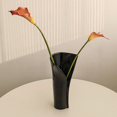 LIVETAI Isadora Elegant Black Ceramic Vase Decor from LIVETAI