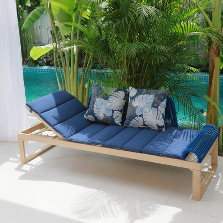 ZIYE Isadora Chic Relaxing Lounge Chair from ZIYE