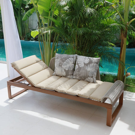 ZIYE Isadora Chic Relaxing Lounge Chair from ZIYE