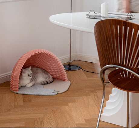 SHIBA Kenji Stylish Semi-Closed Meow Bed from SHIBA