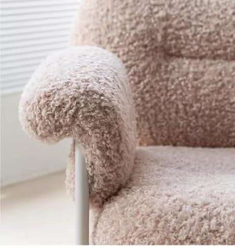 SOOGOOD Aisling Cozy Minimalist Lounge Chair from SOOGOOD