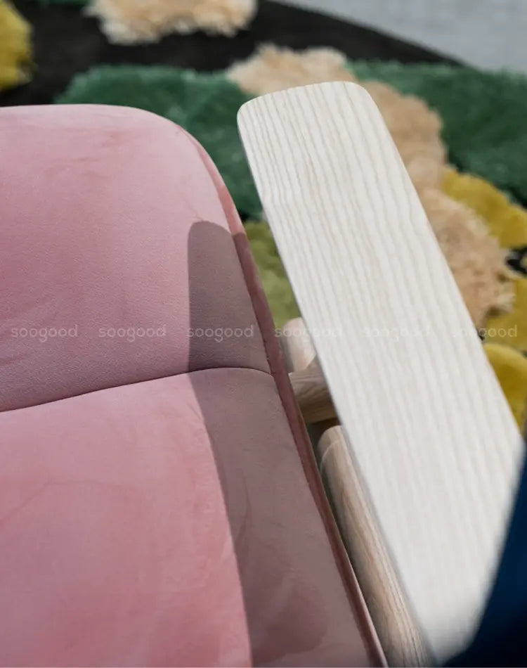 SOOGOOD Arisha Elegant French Medieval Armchair Classic Design from SOOGOOD