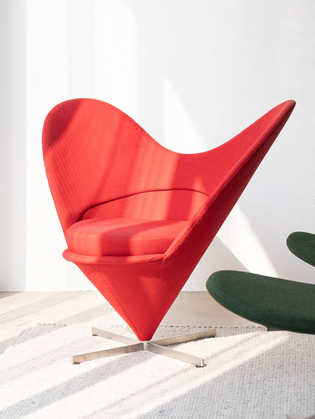 SOOGOOD Juniper Stylish Rotating Heart-Shaped Stand from SOOGOOD