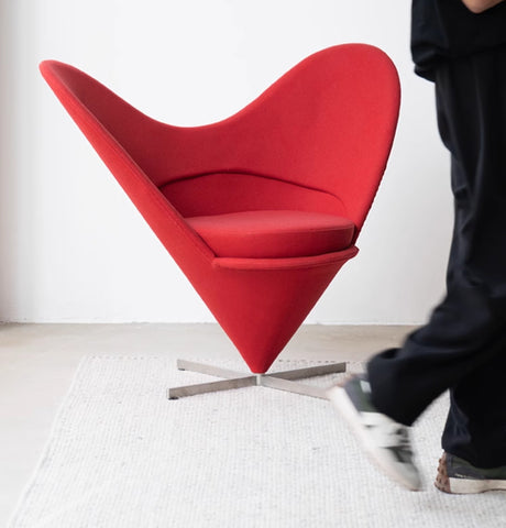 SOOGOOD Juniper Stylish Rotating Heart-Shaped Stand from SOOGOOD