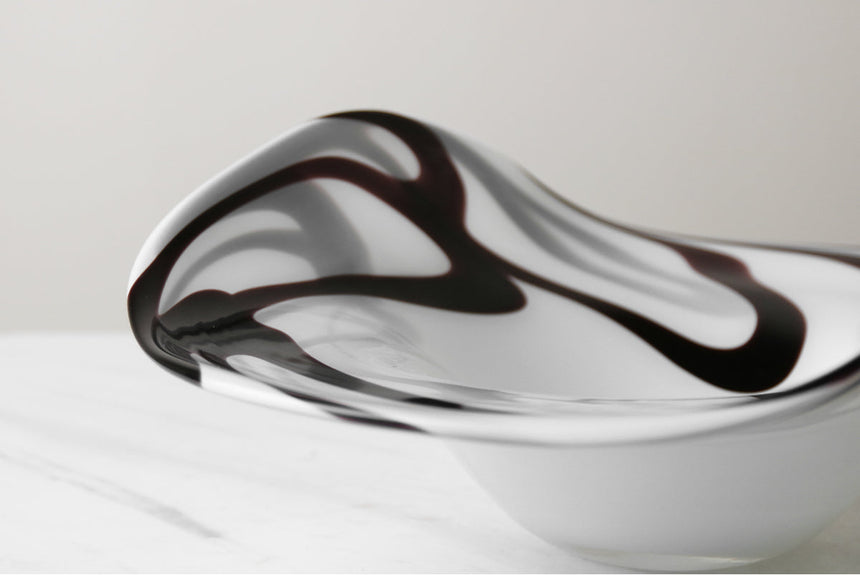 VAVINCI Elowen Elegant Two-Color Streamlined Glass Fruit Plate from VAVINCI
