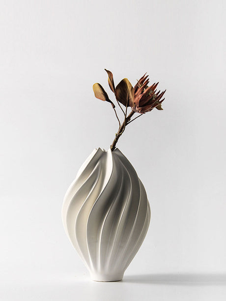 VAVINCI Yuki Elegant Spiral Twisted Vase Ornament from VAVINCI