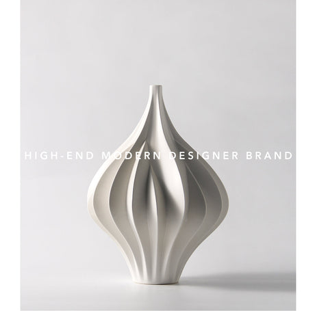 VAVINCI Yuki Elegant Spiral Twisted Vase Ornament from VAVINCI