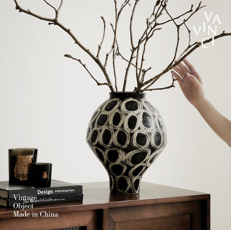 VAVINCI Zephyra Elegant Black Ceramic Vase from VAVINCI