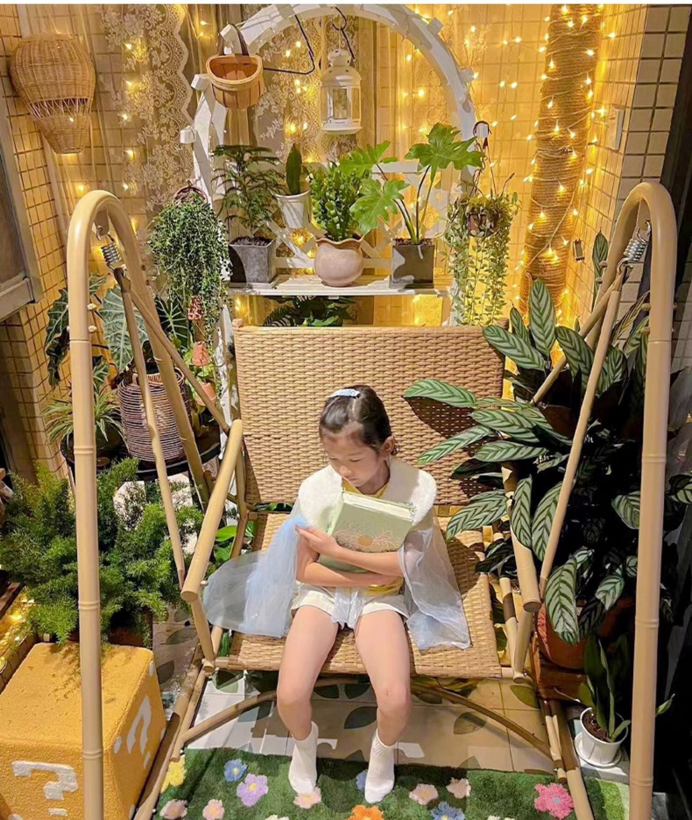 ZIYE Elowen Cozy Feature Swing Rocker from ZIYE