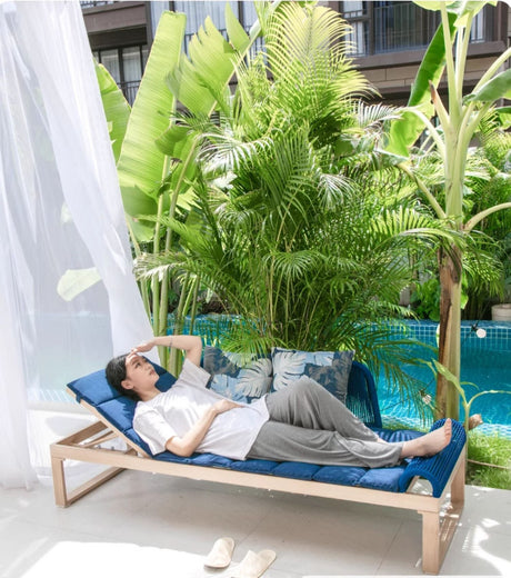 ZIYE Isadora Chic Relaxing Lounge Chair from ZIYE