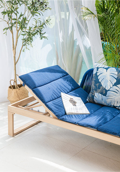 ZIYE Isadora Chic Relaxing Lounge Chair from ZIYE