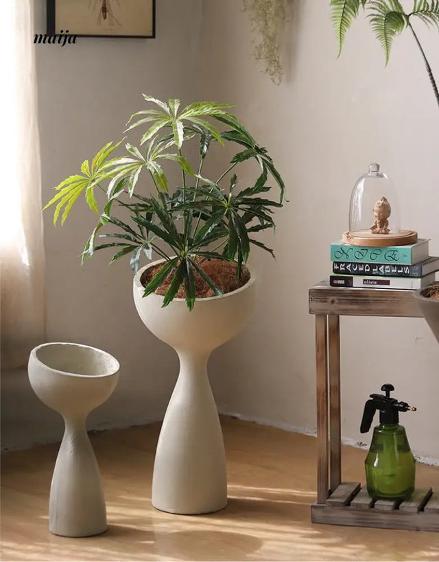 Alien Scoop Standing Flower Pot from Yuanjie Home
