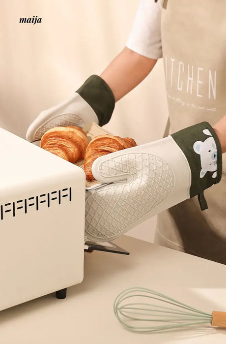 Polar Bear Oven Mitts from maija