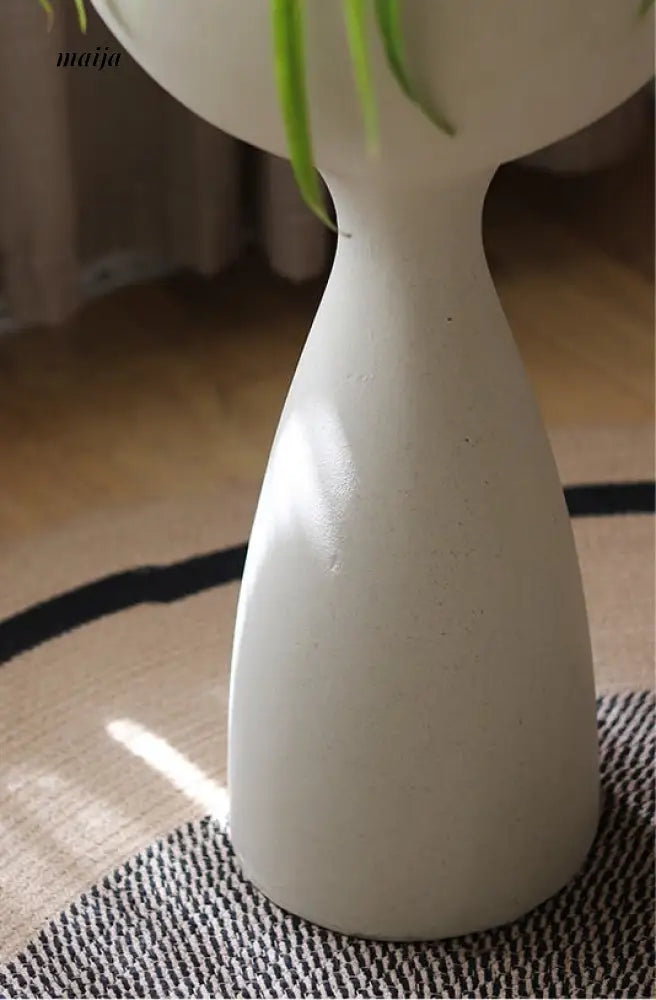 Alien Scoop Standing Flower Pot from Yuanjie Home