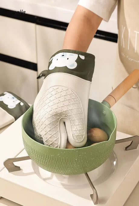 Polar Bear Oven Mitts from maija
