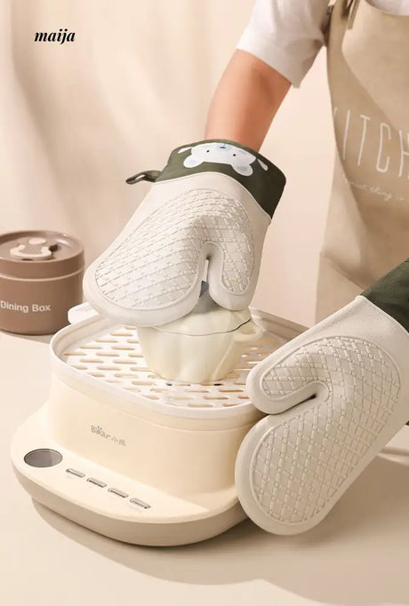 Polar Bear Oven Mitts from maija