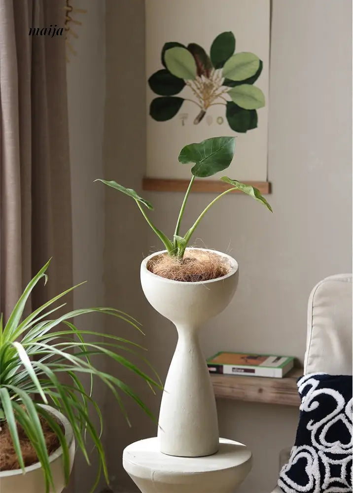 Alien Scoop Standing Flower Pot from Yuanjie Home