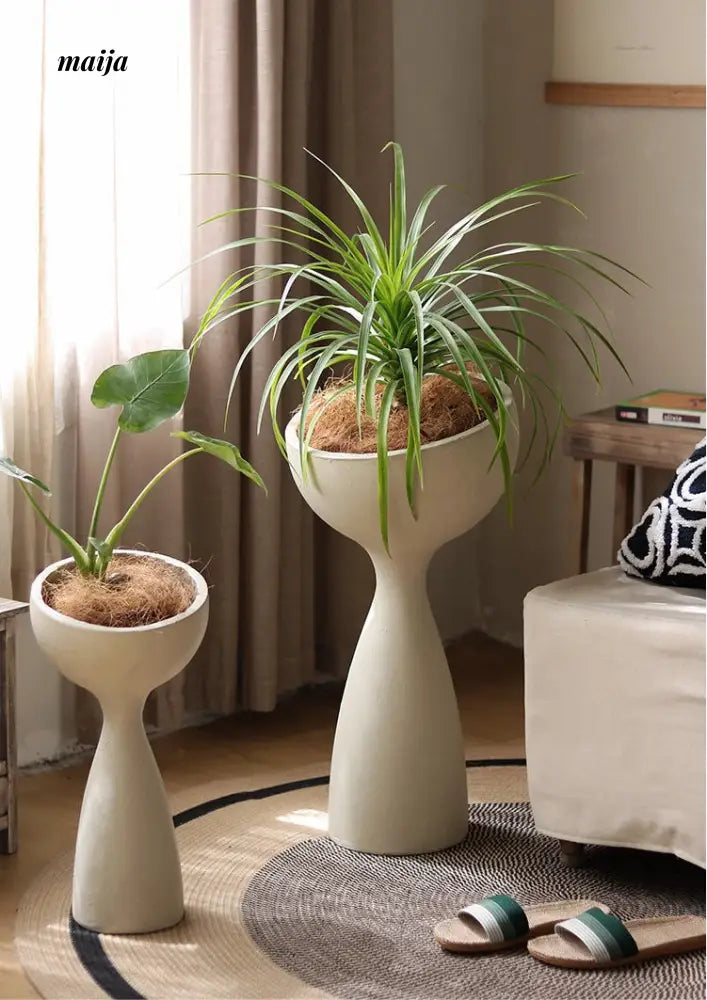 Alien Scoop Standing Flower Pot from Yuanjie Home