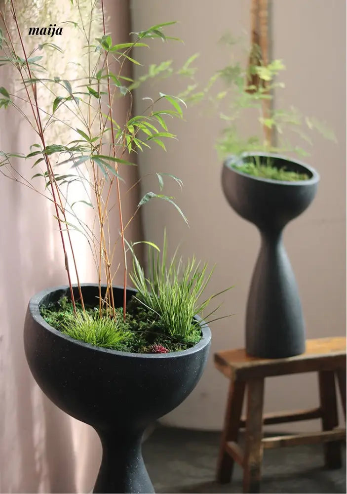 Alien Scoop Standing Flower Pot from Yuanjie Home