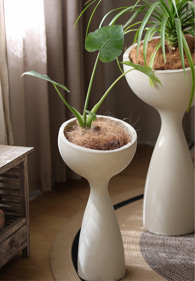 Alien Scoop Standing Flower Pot from Yuanjie Home