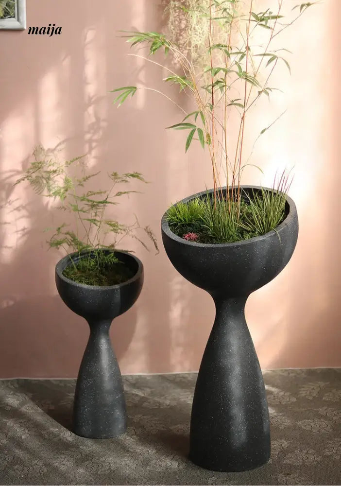 Alien Scoop Standing Flower Pot from Yuanjie Home